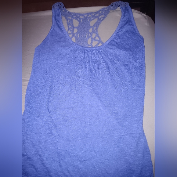 Women's size small,  set of 3 tank tops - Picture 4 of 4